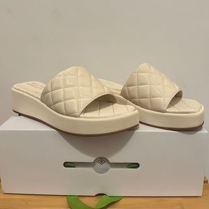 Pair of size 8.5 white bed foam platform sandals. Sustainable + Vegan.